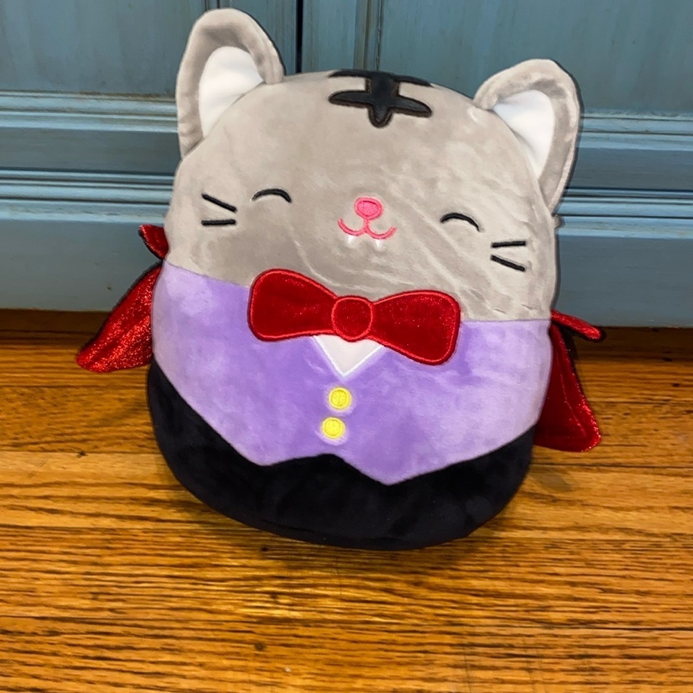 Squishmallow tally cat vampire nwot